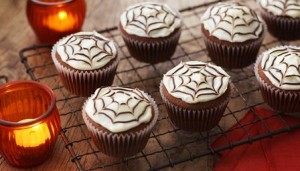 halloween cupcakes chocolate cobweb